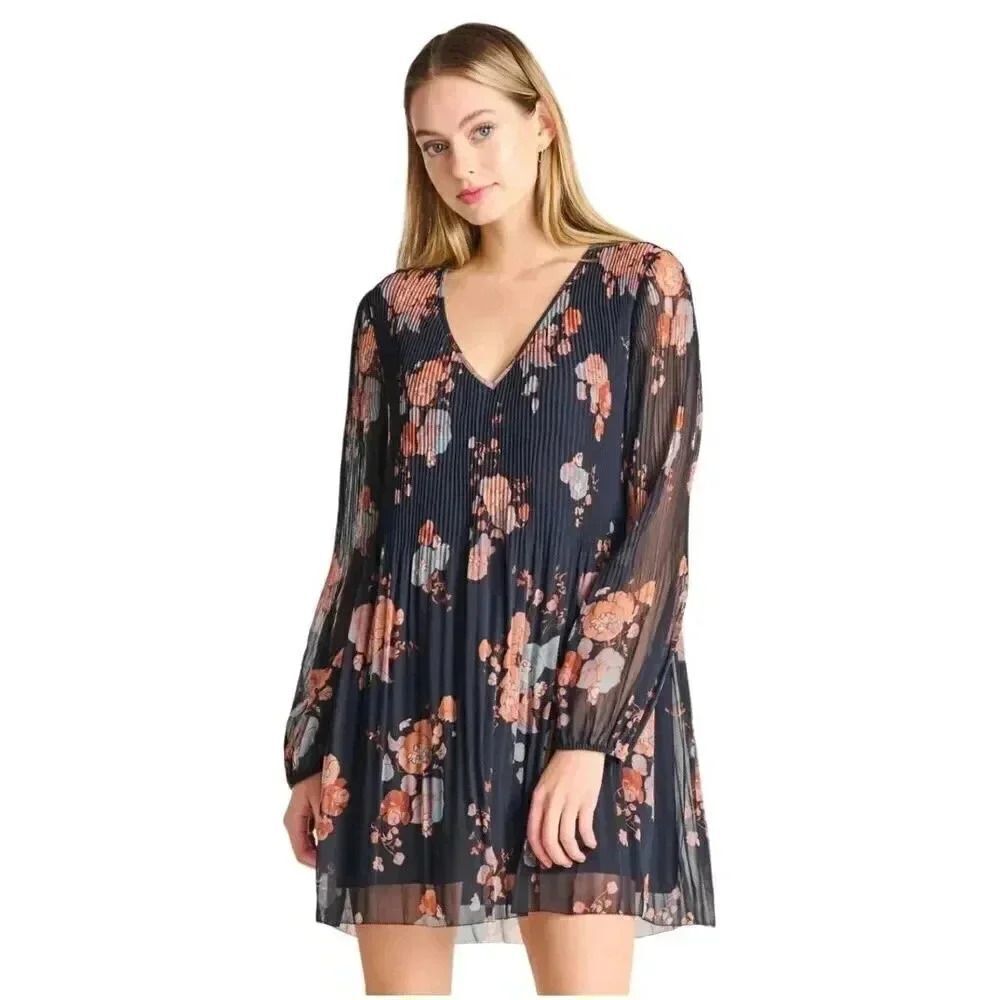 Black Tape Women's Pleated Black Poly Chiffon V-Neck Long Sleeve Relaxed Fit Lin